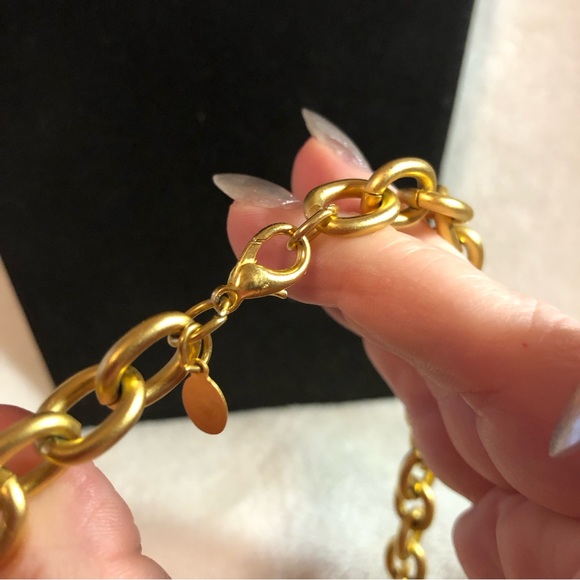 Premier Designs matte gold and cream stars necklace and pierced earrings set - Picture 6 of 10